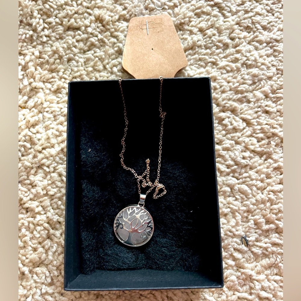 Tree of Life Silver Pendant Adjustable Necklace NEW - Picture 1 of 3